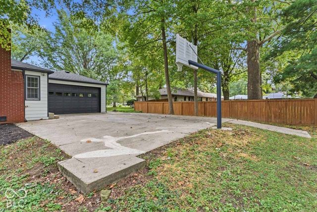 5924 Allisonville, Indianapolis, IN 46220