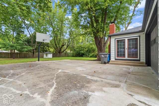 5924 Allisonville, Indianapolis, IN 46220