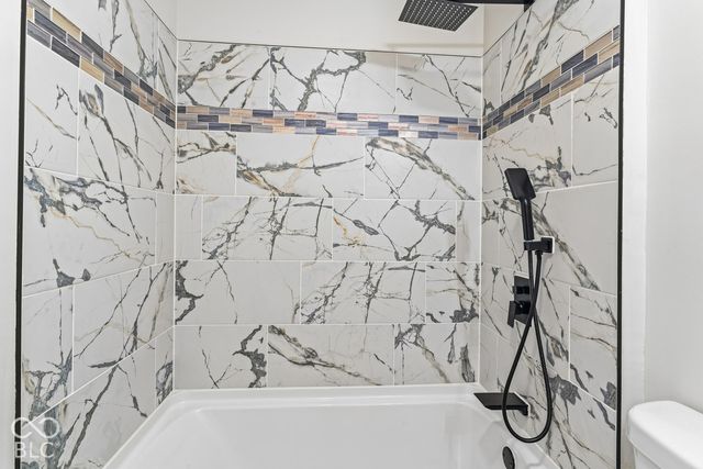 5924 Allisonville, Indianapolis, IN 46220