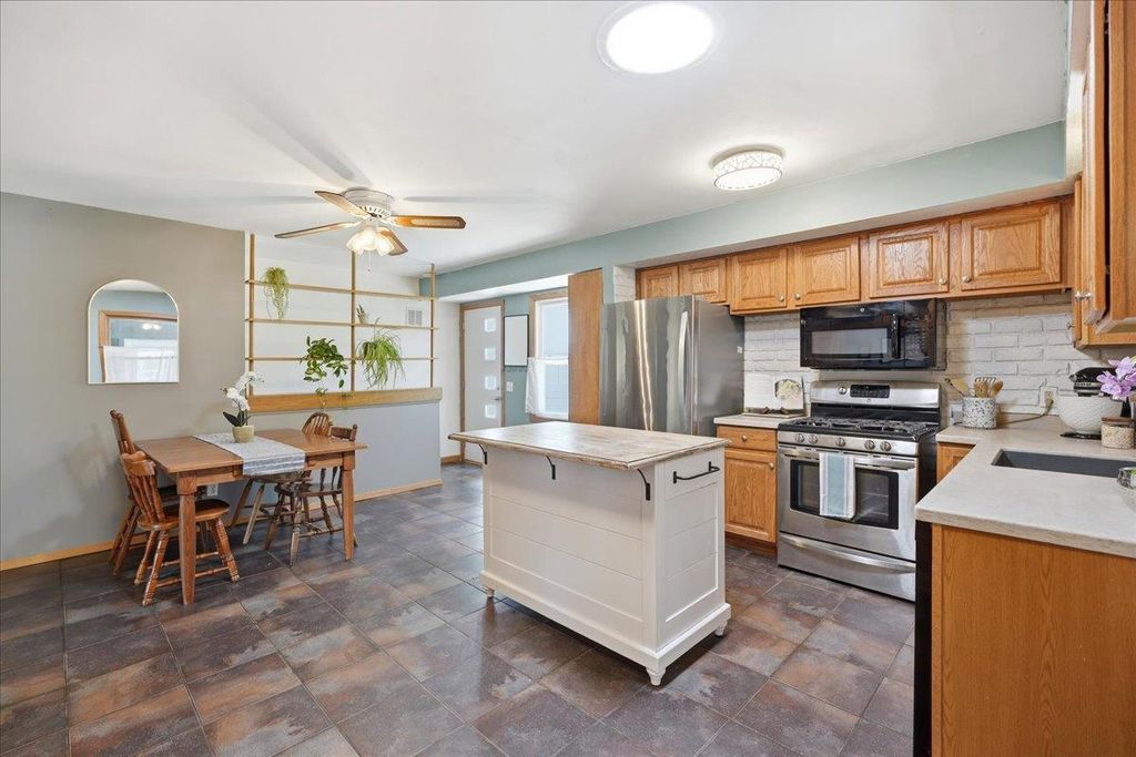 4802 Steinhauer Trail, Madison, WI 53716