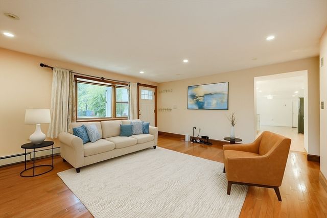 16-18 Beacon Pl, Melrose, MA 02176