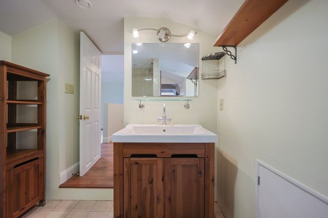16-18 Beacon Pl, Melrose, MA 02176