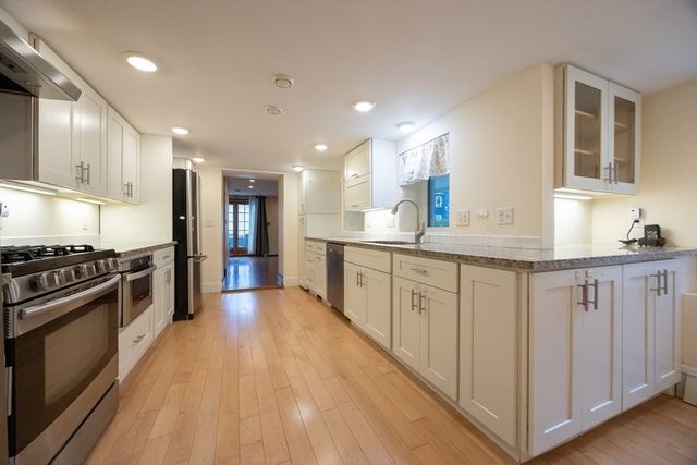 16-18 Beacon Pl, Melrose, MA 02176