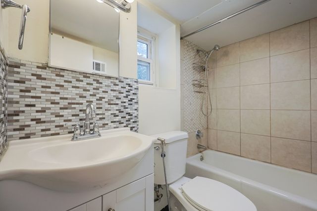 16-18 Beacon Pl, Melrose, MA 02176