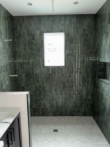 1519 E Hatton St, Pensacola, FL 32503