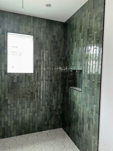 1519 E Hatton St, Pensacola, FL 32503