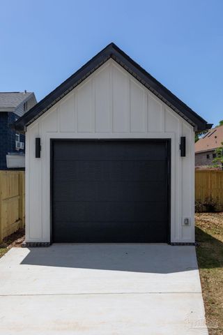 1519 E Hatton St, Pensacola, FL 32503
