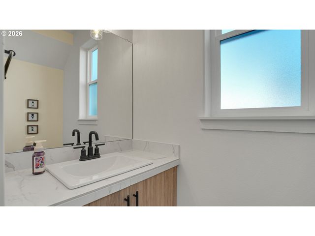 16151 Serres Farm Way, Oregon City, OR 97045