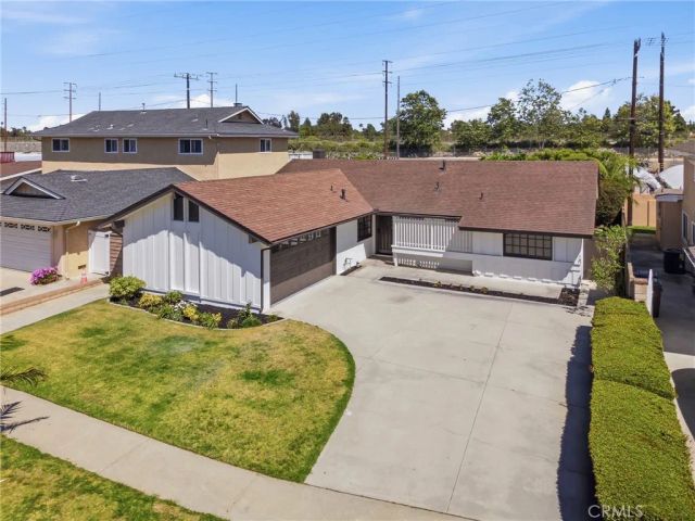 19562 Aragon Circle, Huntington Beach, CA 92646