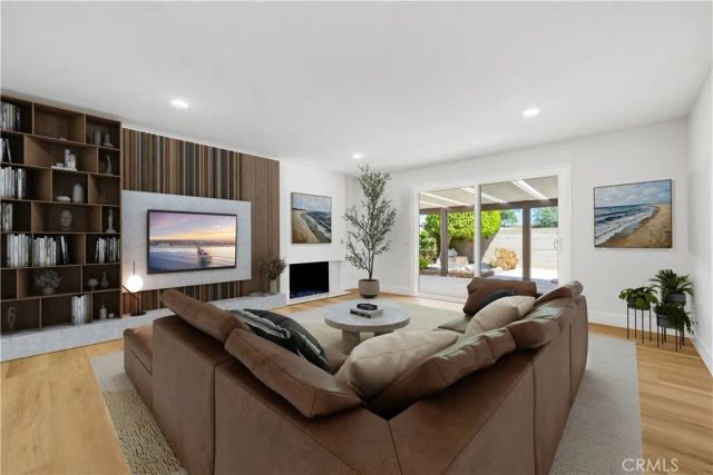 19562 Aragon Circle, Huntington Beach, CA 92646