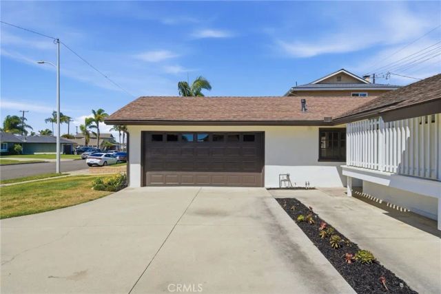 19562 Aragon Circle, Huntington Beach, CA 92646
