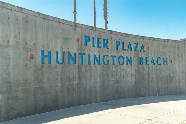 19562 Aragon Circle, Huntington Beach, CA 92646