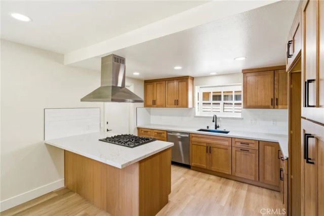 19562 Aragon Circle, Huntington Beach, CA 92646