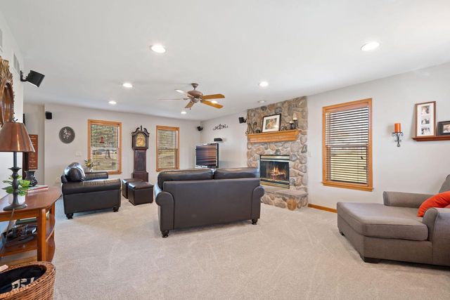 645 Two Rivers DRIVE, Mukwonago, WI 53149