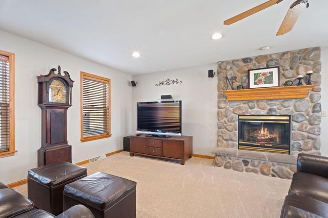 645 Two Rivers DRIVE, Mukwonago, WI 53149