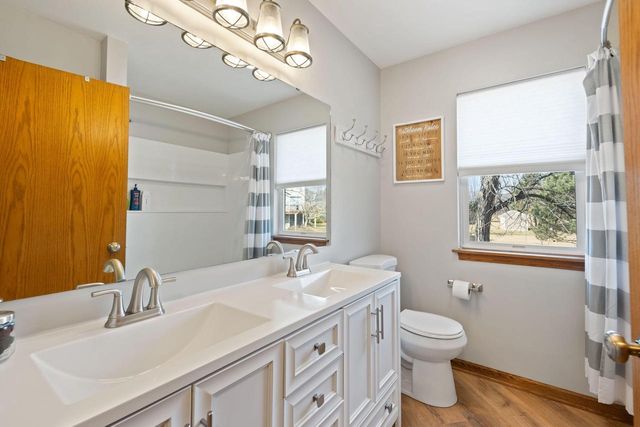 645 Two Rivers DRIVE, Mukwonago, WI 53149