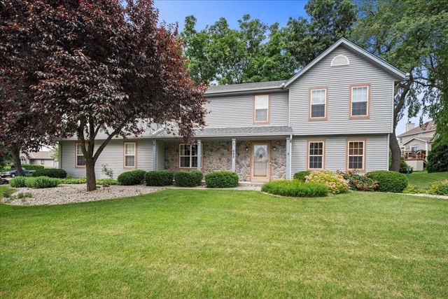 645 Two Rivers DRIVE, Mukwonago, WI 53149