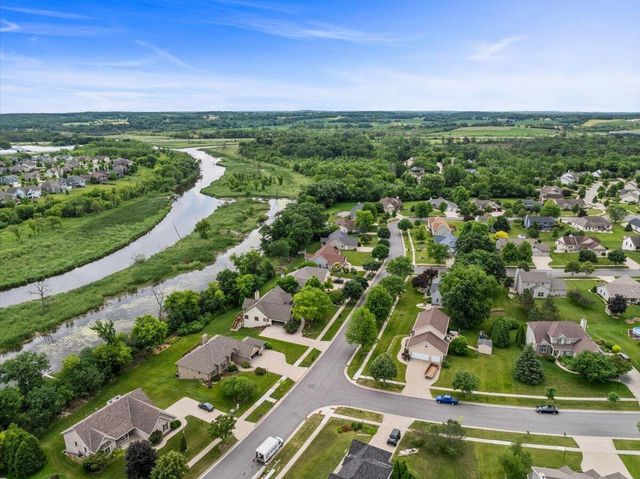645 Two Rivers DRIVE, Mukwonago, WI 53149