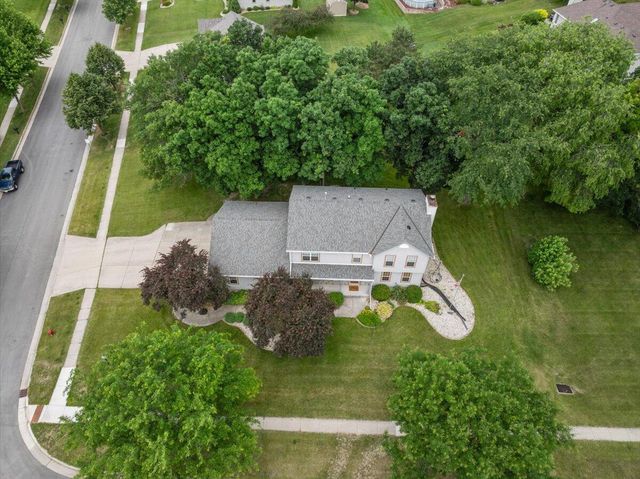 645 Two Rivers DRIVE, Mukwonago, WI 53149
