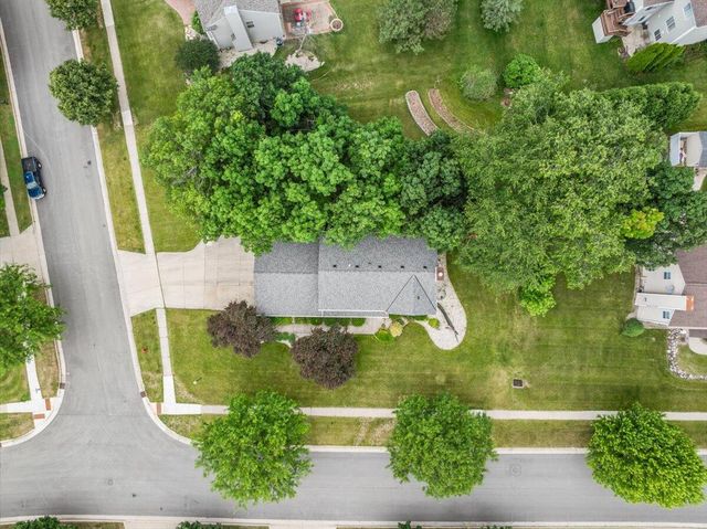 645 Two Rivers DRIVE, Mukwonago, WI 53149