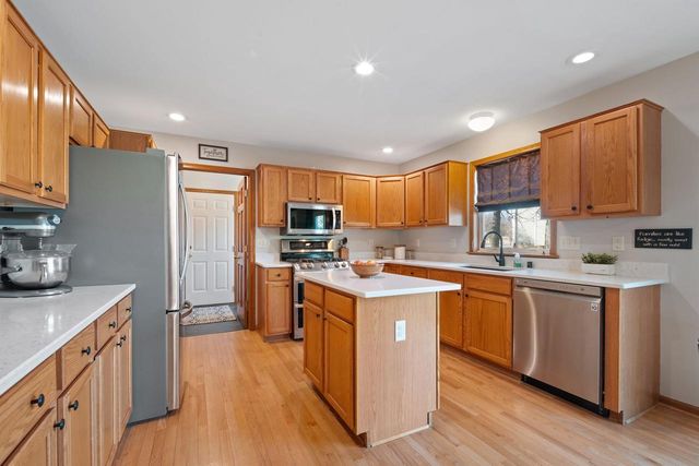 645 Two Rivers DRIVE, Mukwonago, WI 53149
