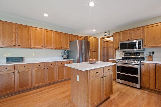 645 Two Rivers DRIVE, Mukwonago, WI 53149