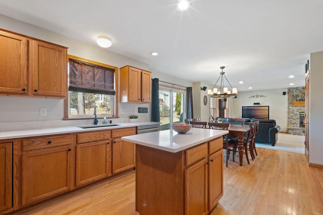 645 Two Rivers DRIVE, Mukwonago, WI 53149