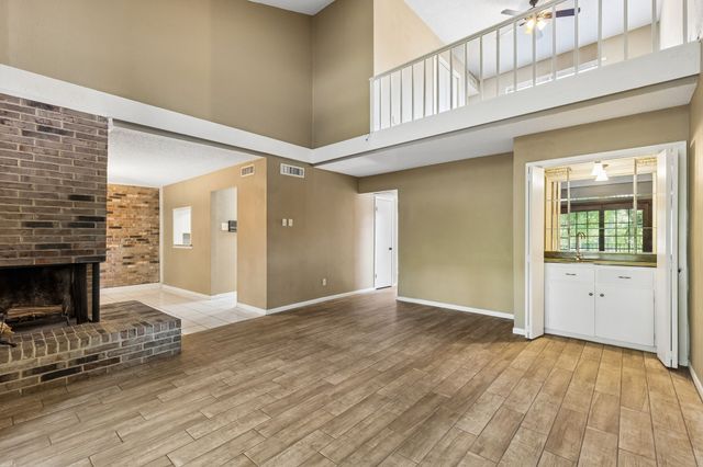 1806 Lakecrest Court, Carrollton, TX 75006