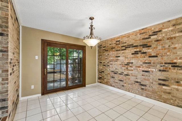1806 Lakecrest Court, Carrollton, TX 75006