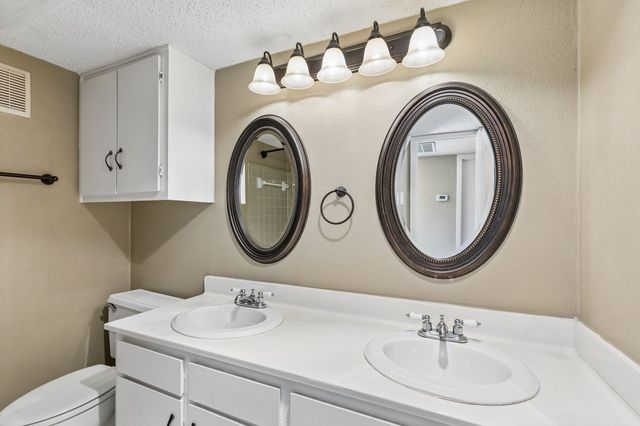 1806 Lakecrest Court, Carrollton, TX 75006
