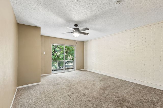1806 Lakecrest Court, Carrollton, TX 75006
