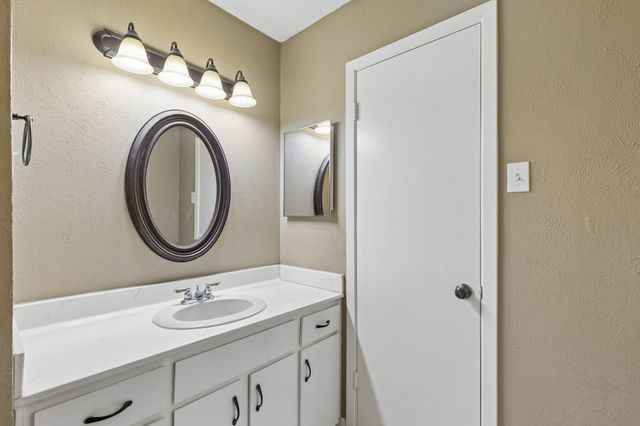 1806 Lakecrest Court, Carrollton, TX 75006