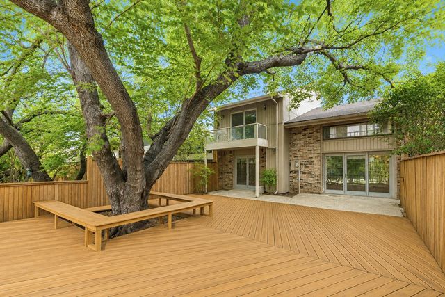 1806 Lakecrest Court, Carrollton, TX 75006