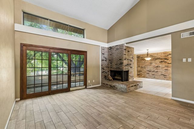 1806 Lakecrest Court, Carrollton, TX 75006