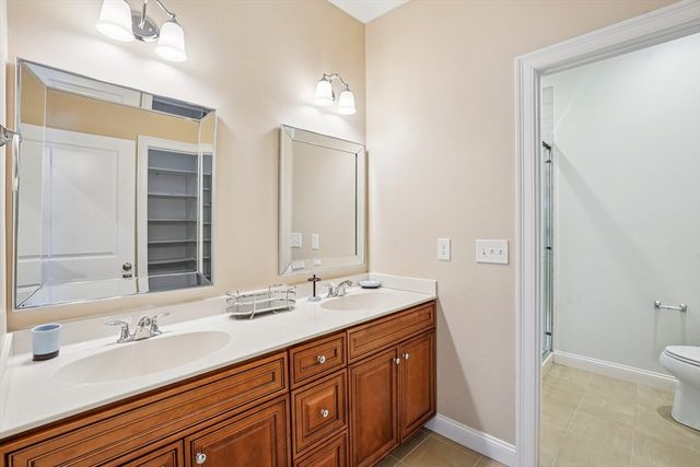 117 Rogerson Xing 117, Uxbridge, MA 01569