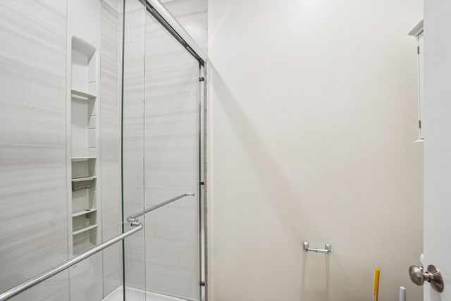 117 Rogerson Xing 117, Uxbridge, MA 01569