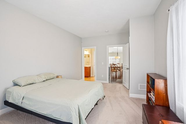 117 Rogerson Xing 117, Uxbridge, MA 01569
