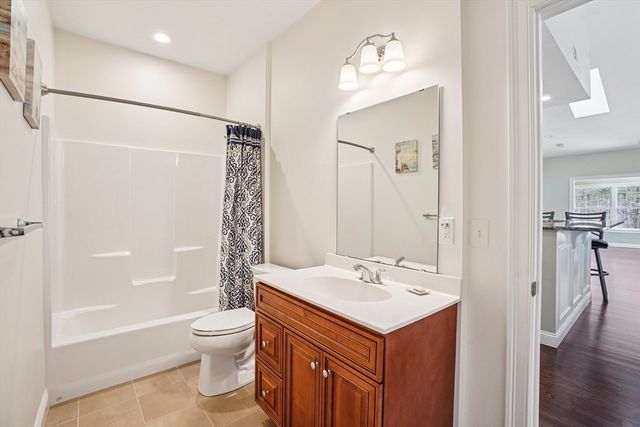 117 Rogerson Xing 117, Uxbridge, MA 01569