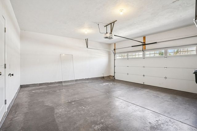 117 Rogerson Xing 117, Uxbridge, MA 01569