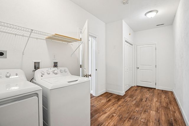 117 Rogerson Xing 117, Uxbridge, MA 01569