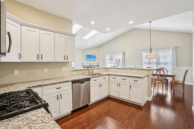 117 Rogerson Xing 117, Uxbridge, MA 01569