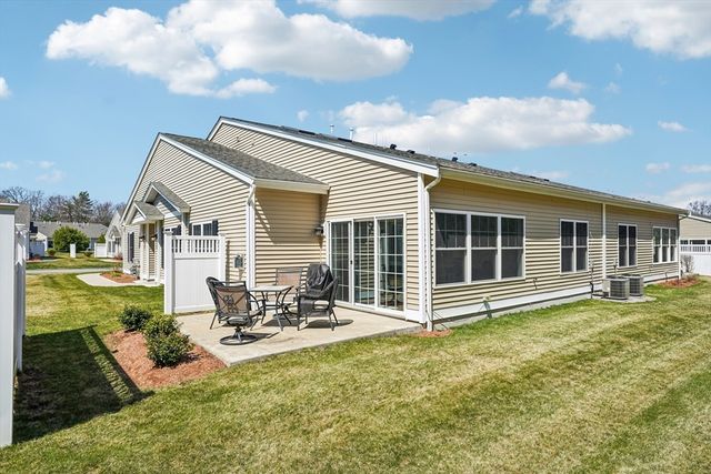 117 Rogerson Xing 117, Uxbridge, MA 01569
