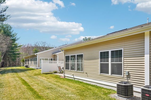 117 Rogerson Xing 117, Uxbridge, MA 01569