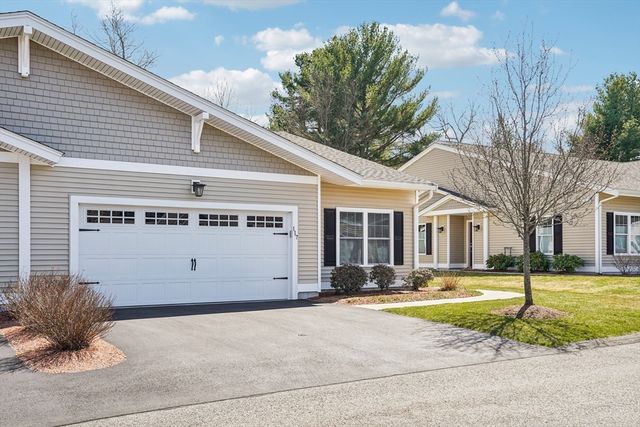 117 Rogerson Xing 117, Uxbridge, MA 01569