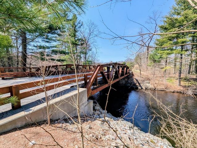 117 Rogerson Xing 117, Uxbridge, MA 01569