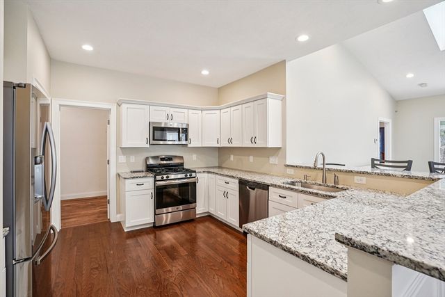 117 Rogerson Xing 117, Uxbridge, MA 01569