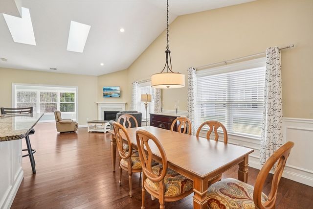 117 Rogerson Xing 117, Uxbridge, MA 01569