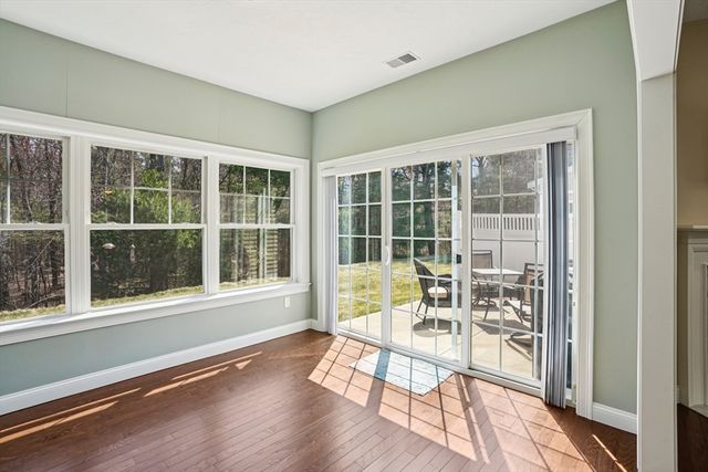 117 Rogerson Xing 117, Uxbridge, MA 01569