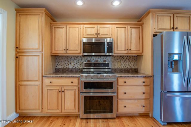 70 Deer Run Way, Elizabethtown, KY 42701