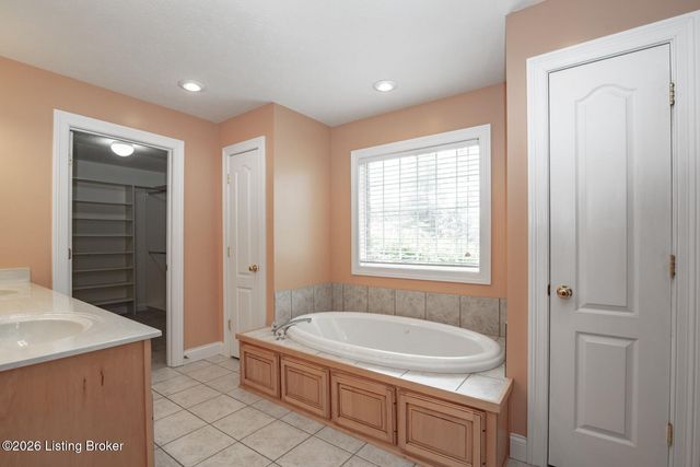 70 Deer Run Way, Elizabethtown, KY 42701